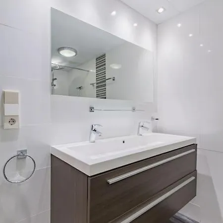 8 Pers Vakantiehuis Met Natuur- Sauna En Bubbelbad Diessen Exterior photo