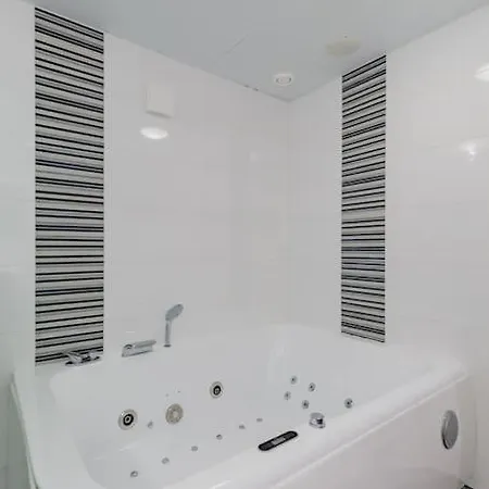 8 Pers Vakantiehuis Met Natuur- Sauna En Bubbelbad Diessen Exterior photo