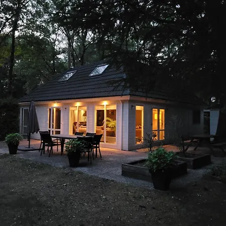 8 Pers Vakantiehuis Met Natuur- Sauna En Bubbelbad Diessen Exterior photo