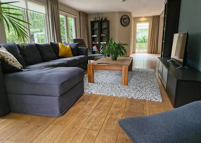 8 Pers Vakantiehuis Met Natuur- Sauna En Bubbelbad