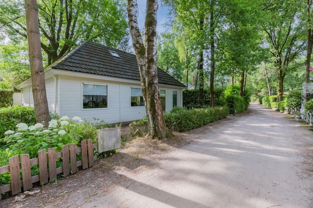 8 Pers Met Natuur- Sauna En Bubbelbad Holiday home Diessen