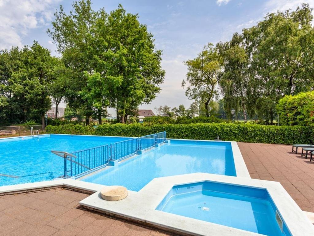 8 Pers Met Natuur- Sauna En Bubbelbad Diessen
